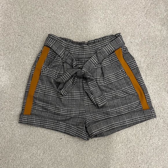 FASHIONNOVA PLAID DRESS-SHORTS - Picture 5 of 5